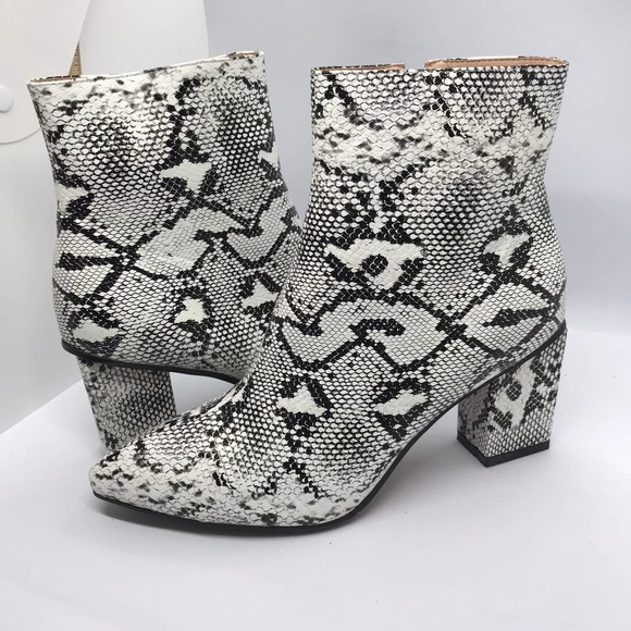 WetKiss Snake Skin Boots With Chunky Block Mid Heels  Size 10 - Picture 4 of 10